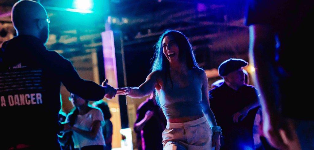 Sliding Descriptive Image