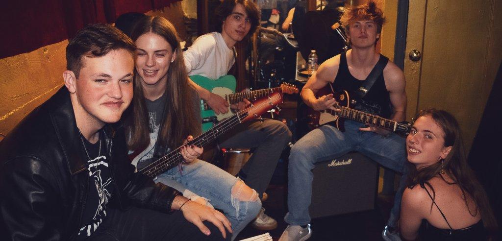 Sliding Descriptive Image