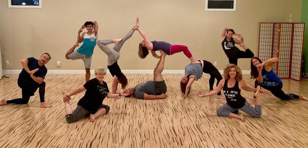 bg CatFit Yoga