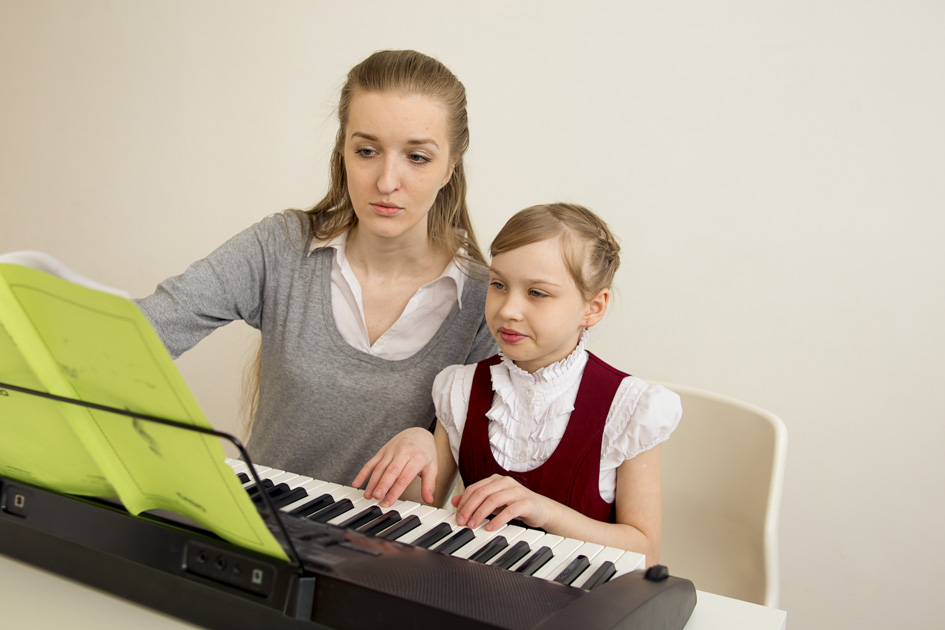 make-up lessons, piano teacher and student