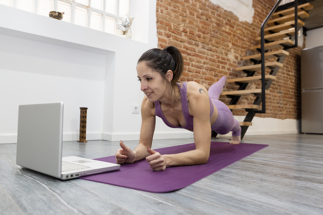 fitness industry trends, girl training at home taking online classes