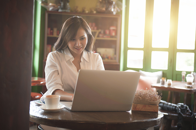 get more leads online, woman at her computer