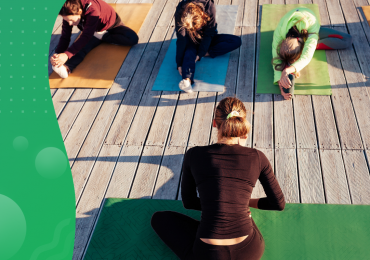 outdoor fitness classes, woman teaching fitness class