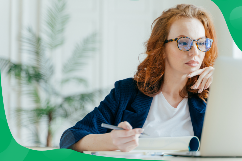 blogging mistakes, woman at a computer