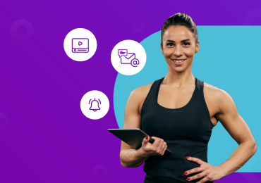 personal trainer software, personal trainer with a tablet