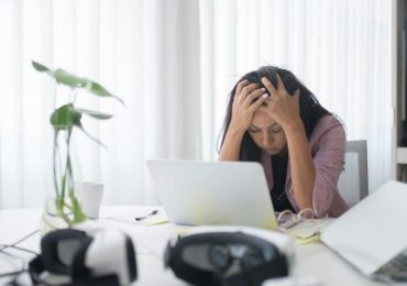 An event manager sits at her desk, stressed over her event management software.