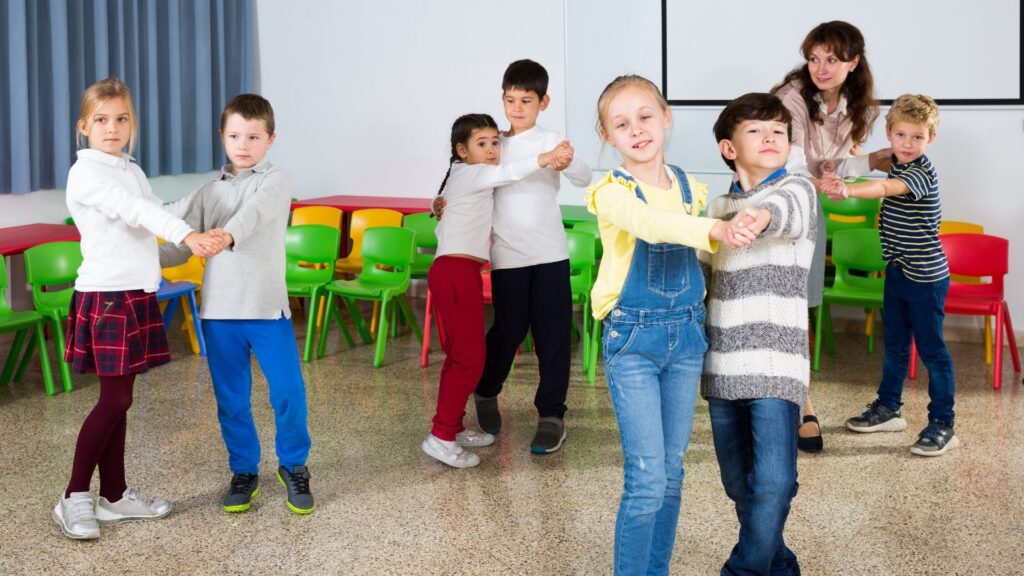 A group of students in a dance class, booked with WellnessLiving.