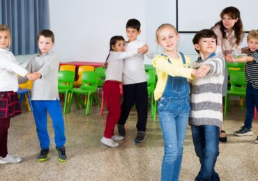 A group of students in a dance class, booked with WellnessLiving.