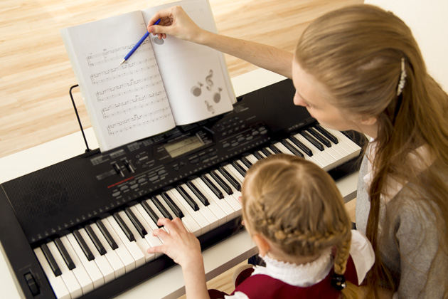 make-up lessons, Music instructor teaching piano