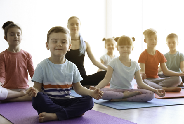 2020 yoga trends, children doing yoga
